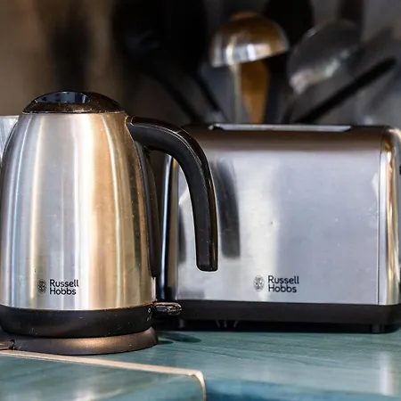 Ghadirabay Seafront With Sea Views By Homely Apartment