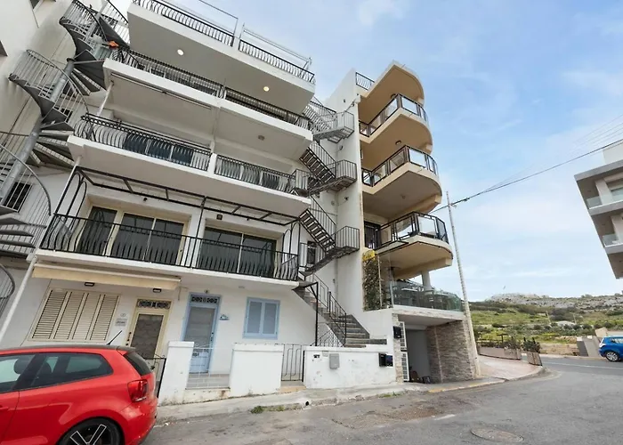 Daire Ghadirabay Seafront With Sea Views By Homely *