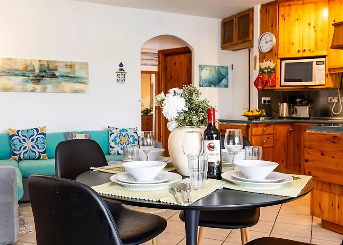 Ghadirabay Seafront With Sea Views By Homely Daire *