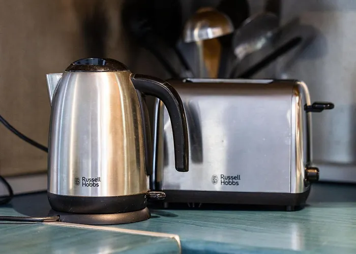 Ghadirabay Seafront With Sea Views By Homely Apartment