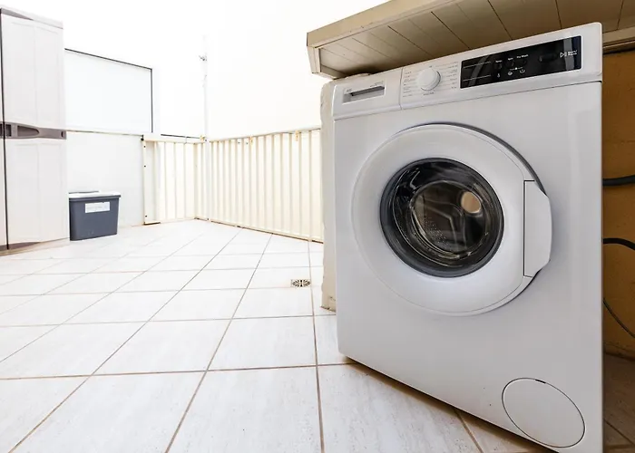 Daire Ghadirabay Seafront With Sea Views By Homely *